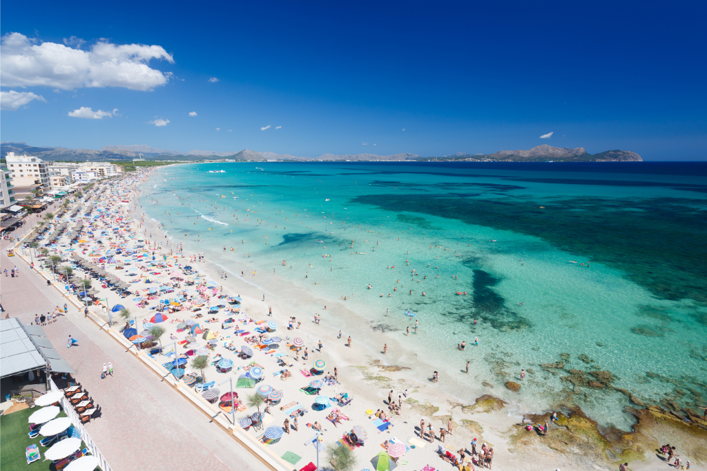 Marilles pide al sector turístico más compromiso con la conservación del mar