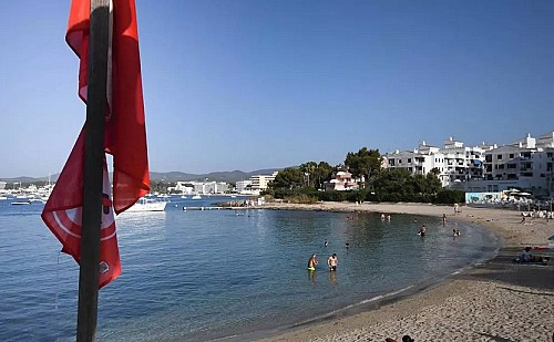 Marilles Fundation - El informe del Mar Balear alerta: el agua de las playas de Ibiza es cada vez peor